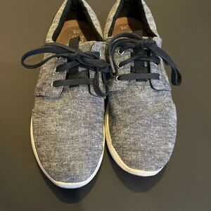 Toms Gray Sneakers Size 6 in Excellent Condition